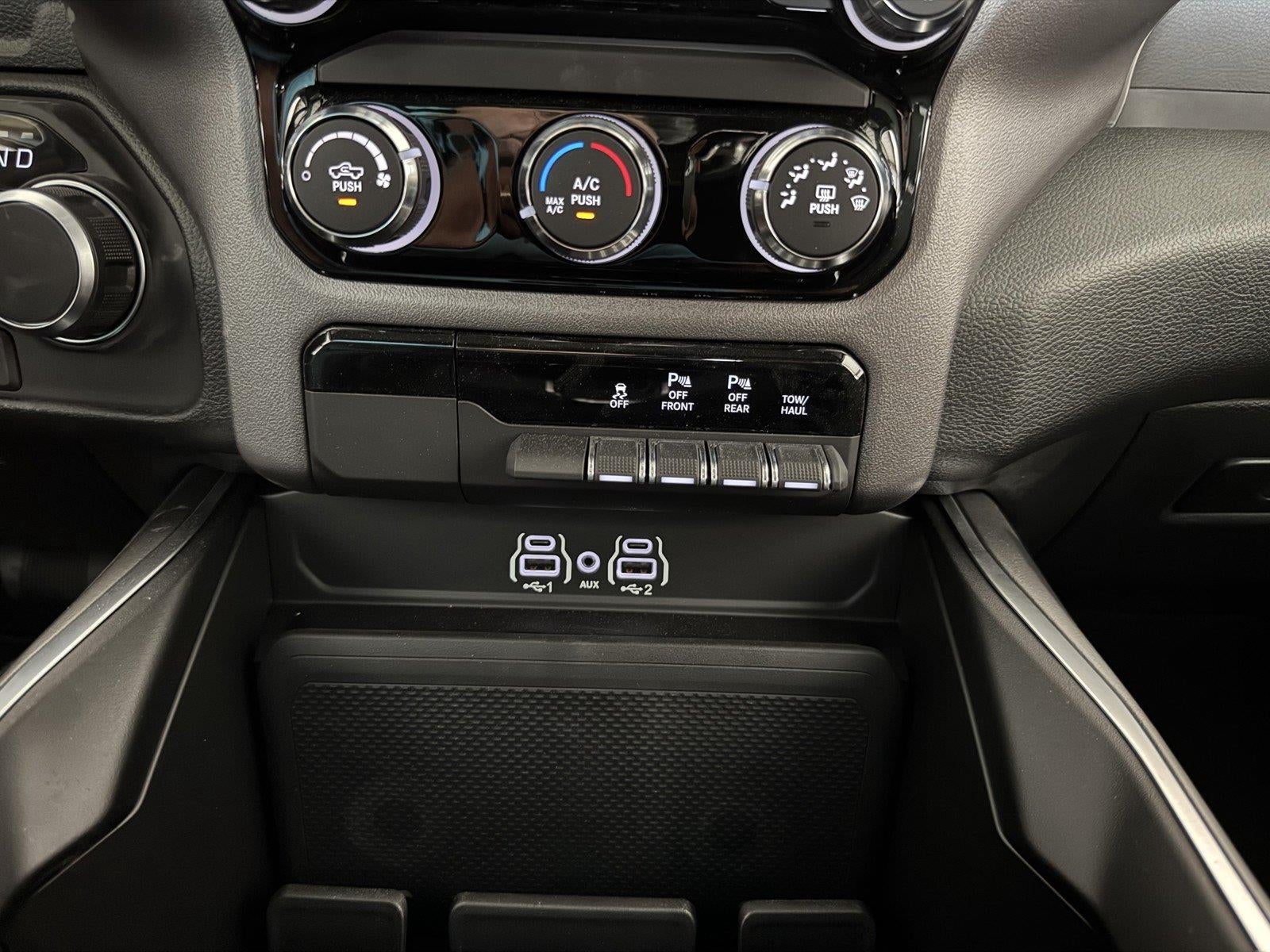 2026 RAM Ram 1500 RAM 1500 EXPRESS CREW CAB 4X4 5'7' BOX