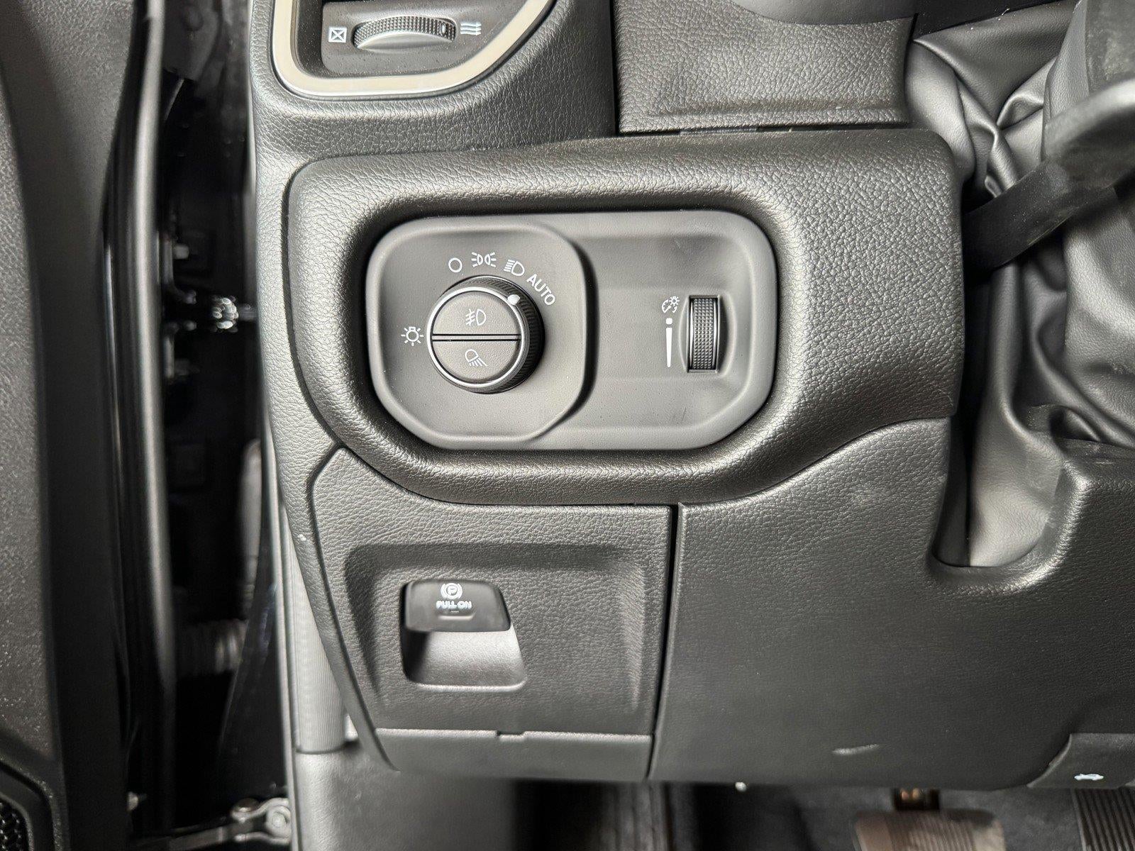 2026 RAM Ram 1500 RAM 1500 EXPRESS CREW CAB 4X4 5'7' BOX