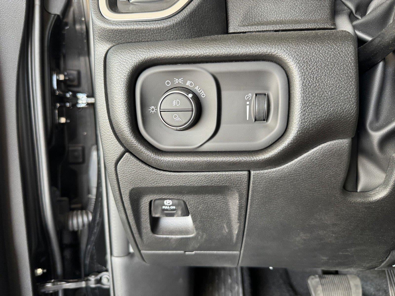 2026 RAM Ram 1500 RAM 1500 EXPRESS CREW CAB 4X4 5'7' BOX