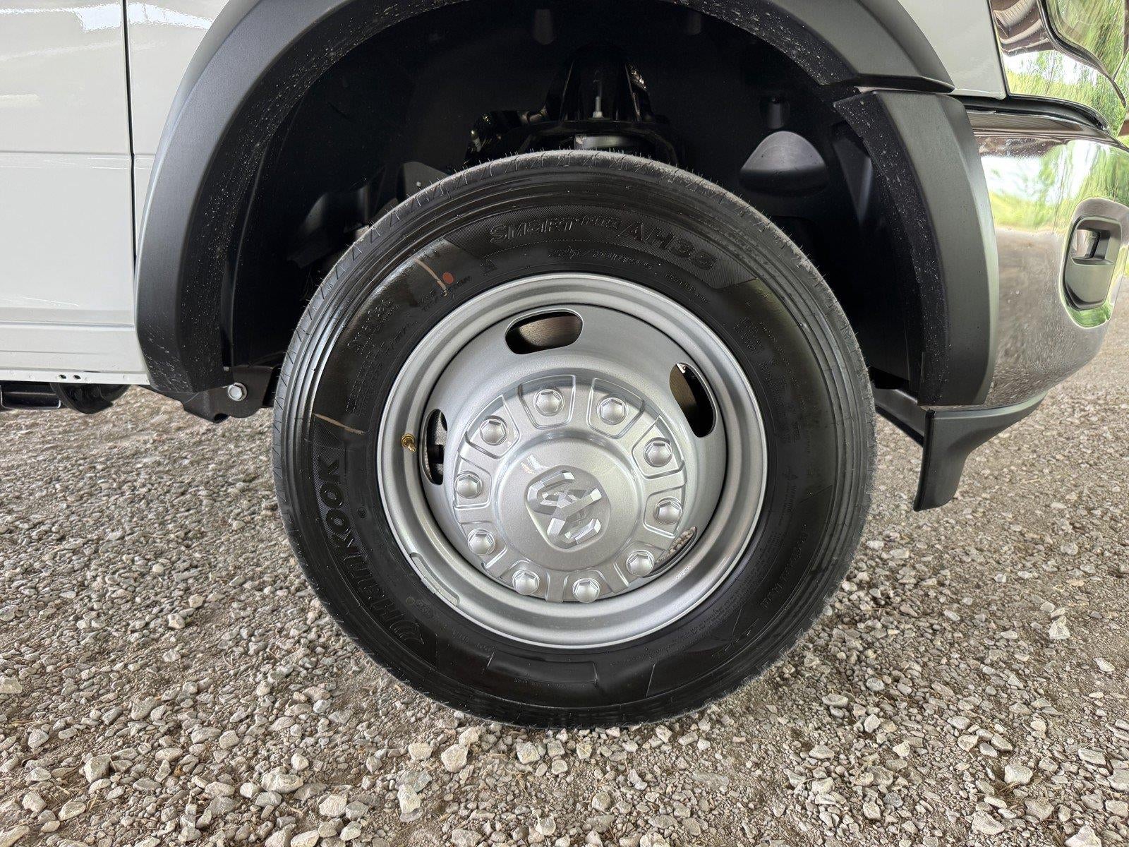 2026 RAM 5500 Chassis RAM 5500 TRADESMAN CHASSIS CREW CAB 4X4 60' CA