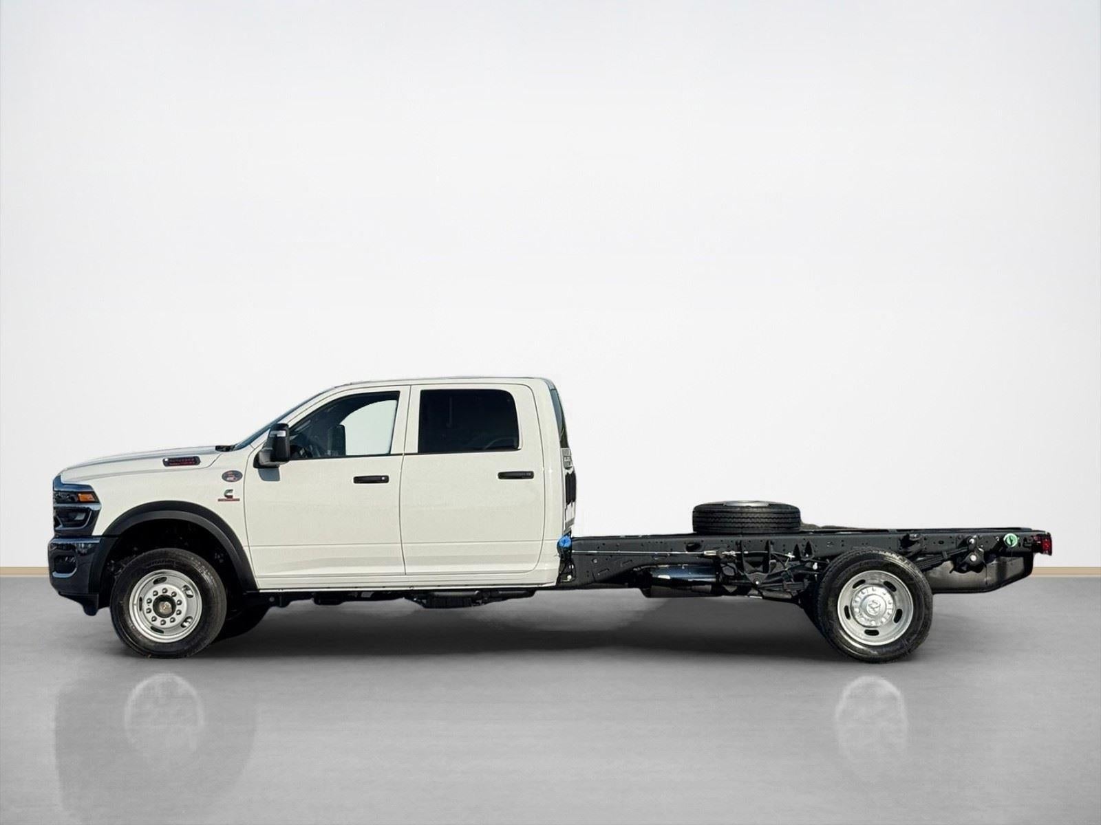 2026 RAM Ram 5500 Chassis Cab RAM 5500 TRADESMAN CHASSIS CREW CAB 4X4 84' CA