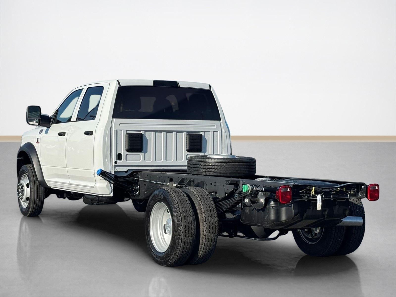 2026 RAM Ram 5500 Chassis Cab RAM 5500 TRADESMAN CHASSIS CREW CAB 4X4 84' CA