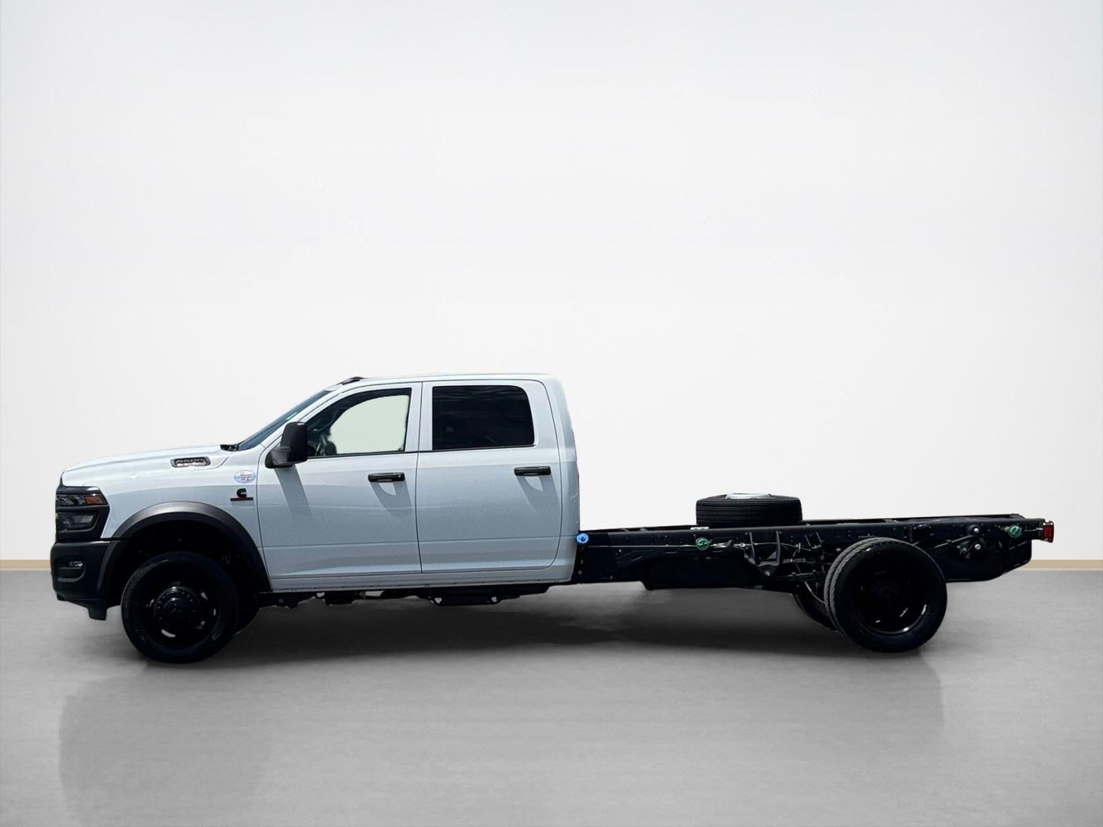 2026 RAM Ram 5500 Chassis Cab RAM 5500 TRADESMAN CHASSIS CREW CAB 4X4 84' CA