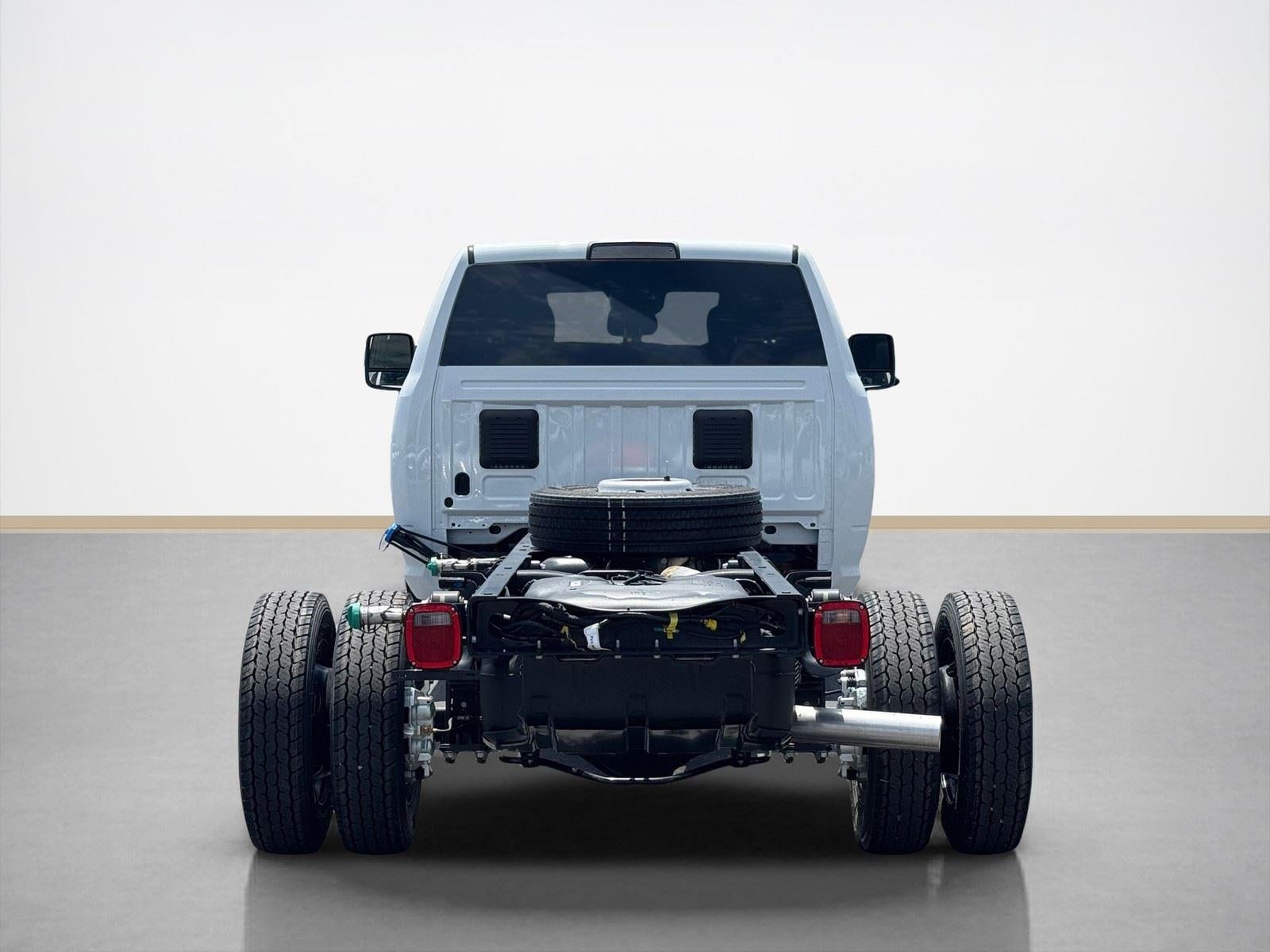 2026 RAM Ram 5500 Chassis Cab RAM 5500 TRADESMAN CHASSIS CREW CAB 4X4 84' CA