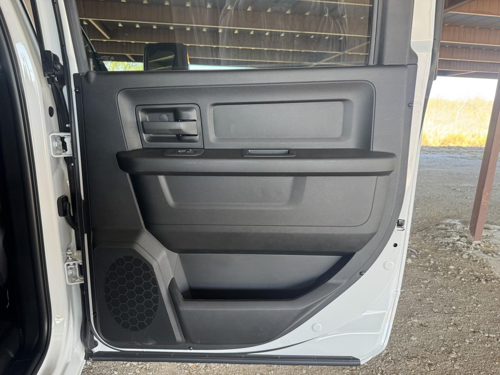 2026 RAM Ram 5500 Chassis Cab RAM 5500 TRADESMAN CHASSIS CREW CAB 4X4 84' CA