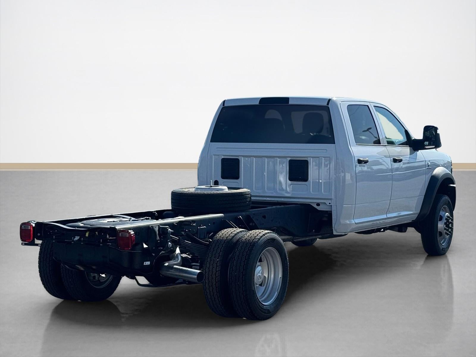 2026 RAM Ram 5500 Chassis Cab RAM 5500 TRADESMAN CHASSIS CREW CAB 4X4 84' CA
