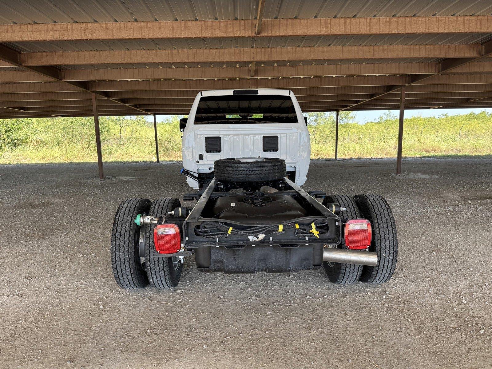 2026 RAM Ram 5500 Chassis Cab RAM 5500 TRADESMAN CHASSIS CREW CAB 4X4 84' CA