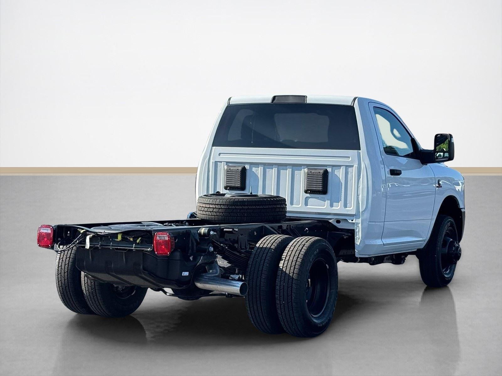 2026 RAM Ram 3500 Chassis Cab RAM 3500 TRADESMAN CHASSIS REGULAR CAB 4X4 60' CA