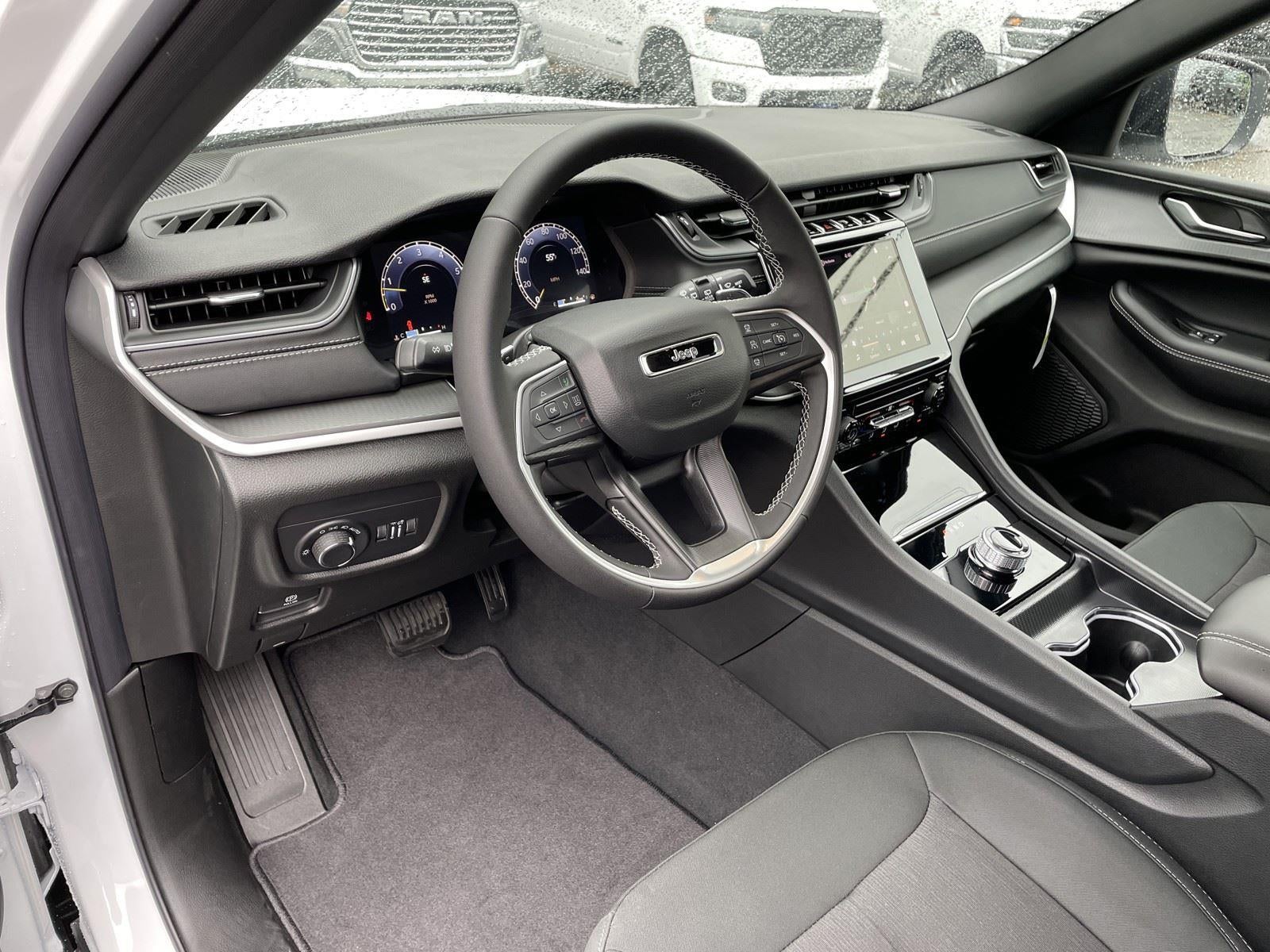 2025 Jeep Grand Cherokee GRAND CHEROKEE LAREDO X 4X2