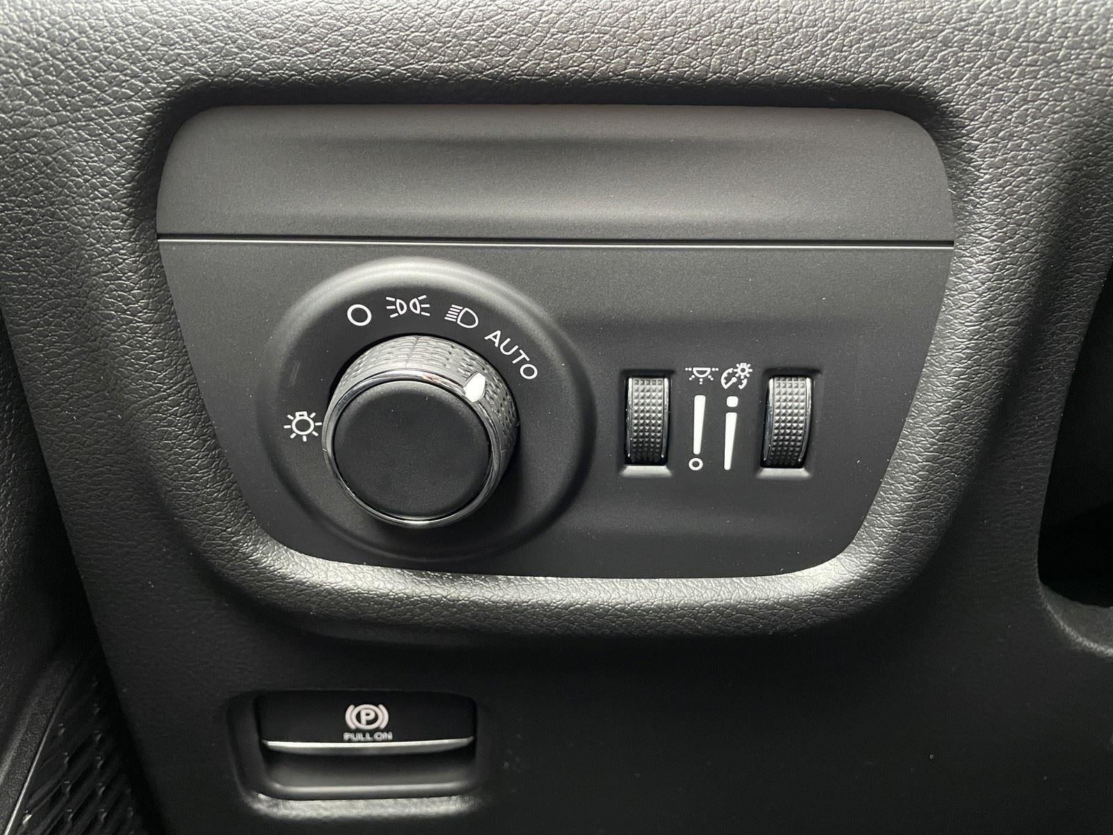 2025 Jeep Grand Cherokee GRAND CHEROKEE LAREDO X 4X2