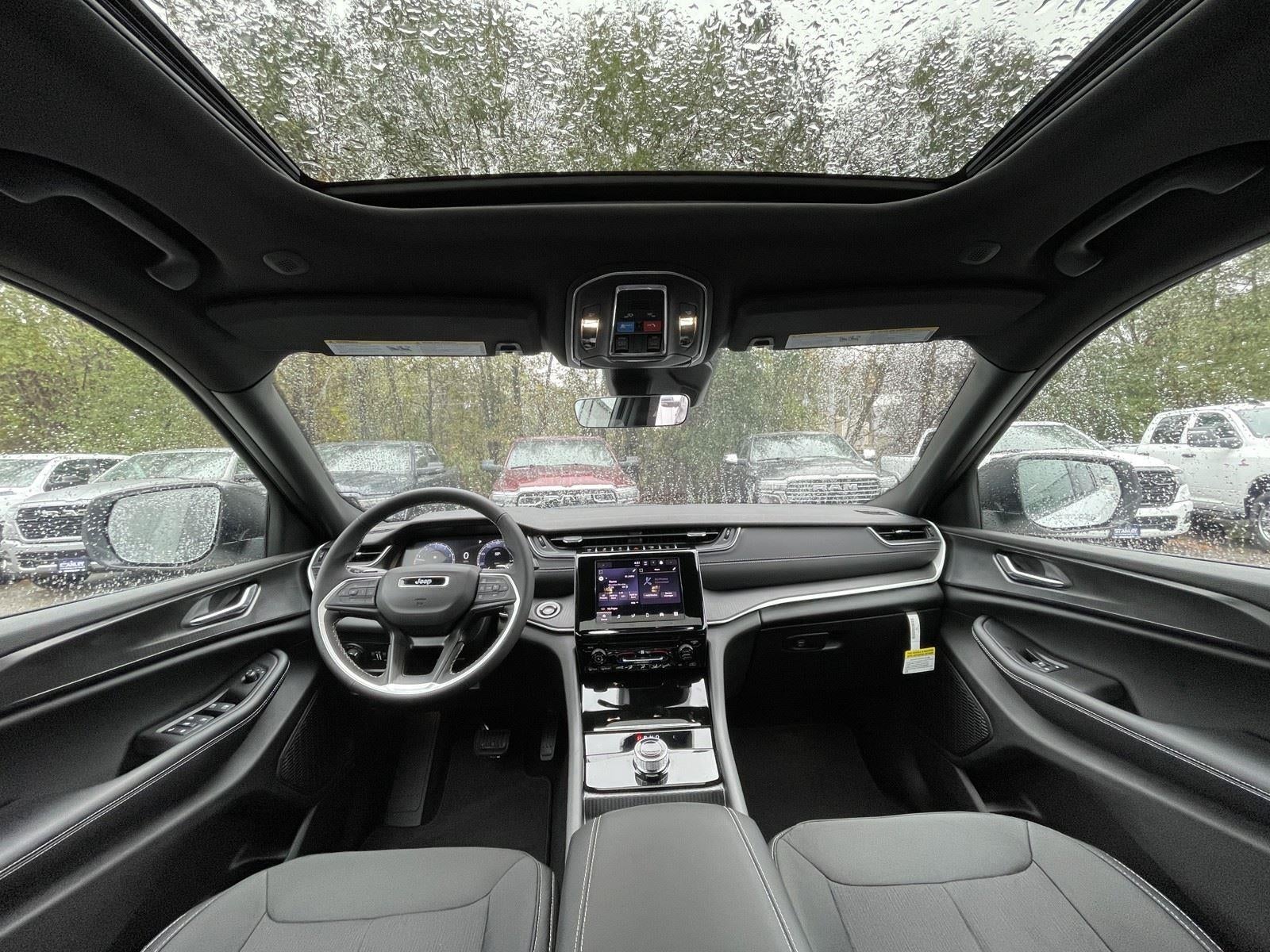 2025 Jeep Grand Cherokee GRAND CHEROKEE LAREDO X 4X2