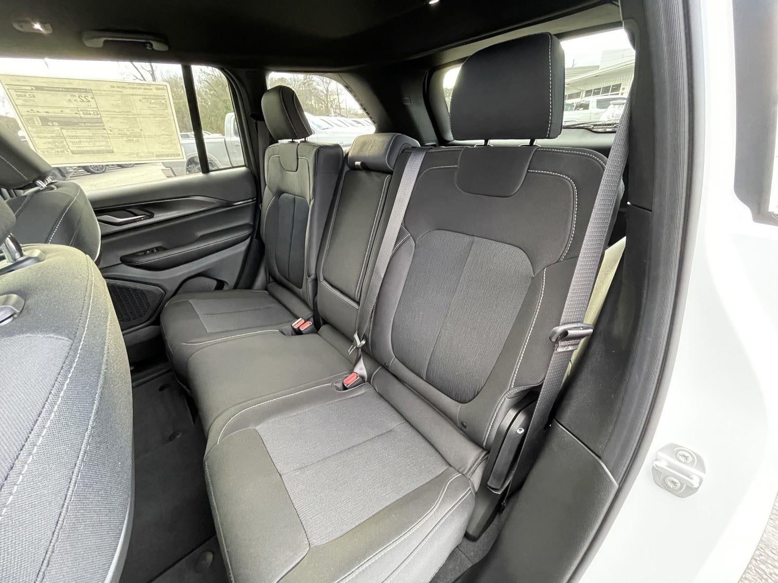 2025 Jeep Grand Cherokee GRAND CHEROKEE LAREDO 4X2