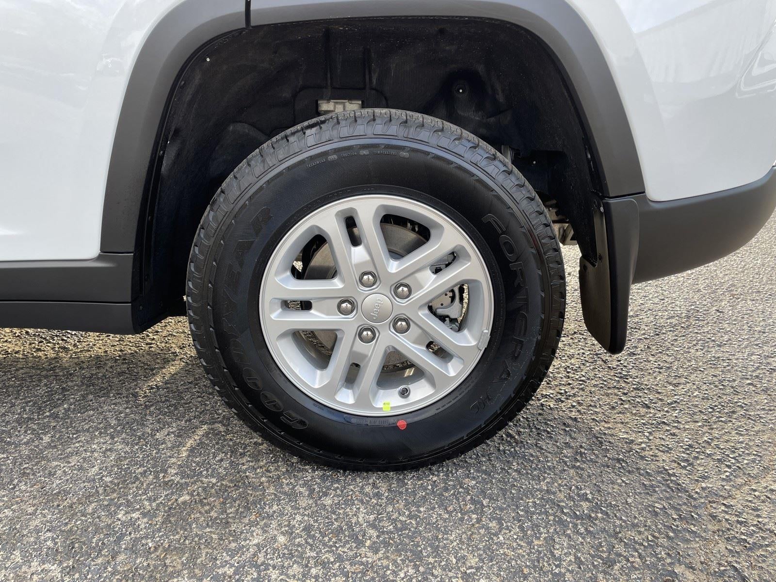 2025 Jeep Grand Cherokee GRAND CHEROKEE LAREDO 4X2