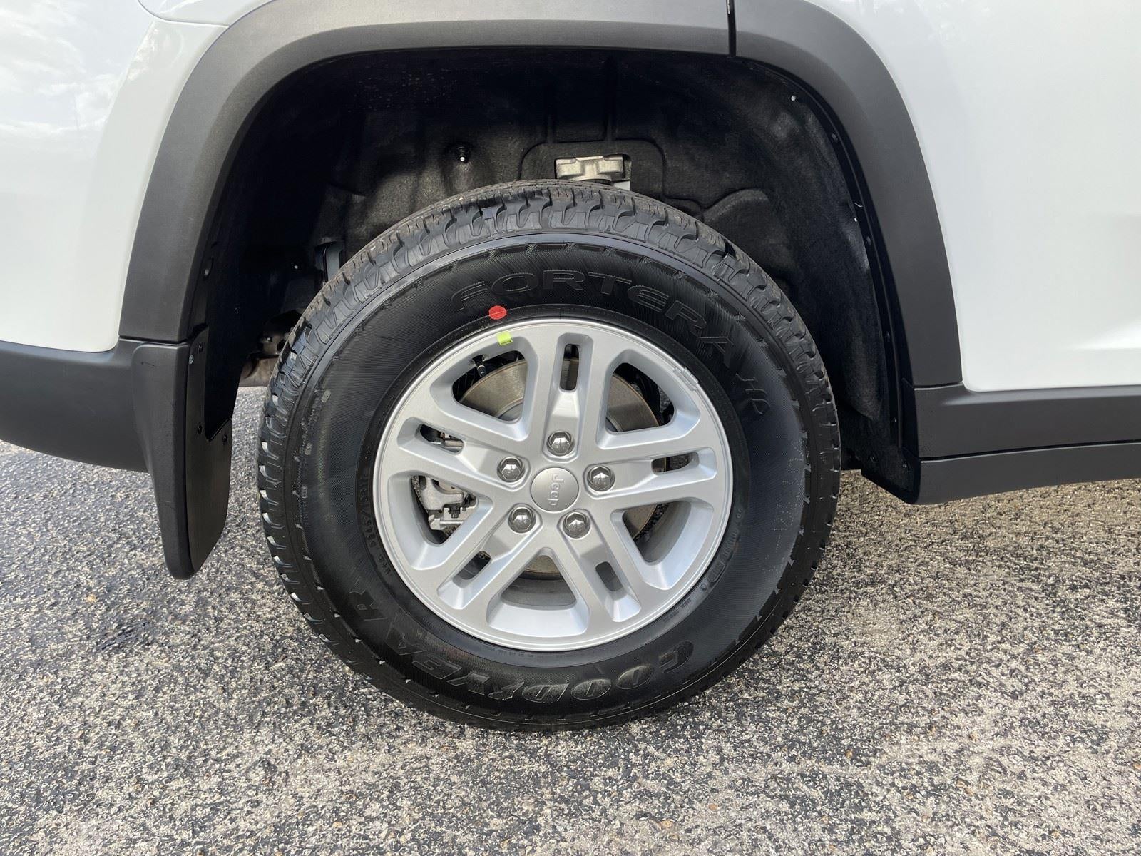 2025 Jeep Grand Cherokee GRAND CHEROKEE LAREDO 4X2