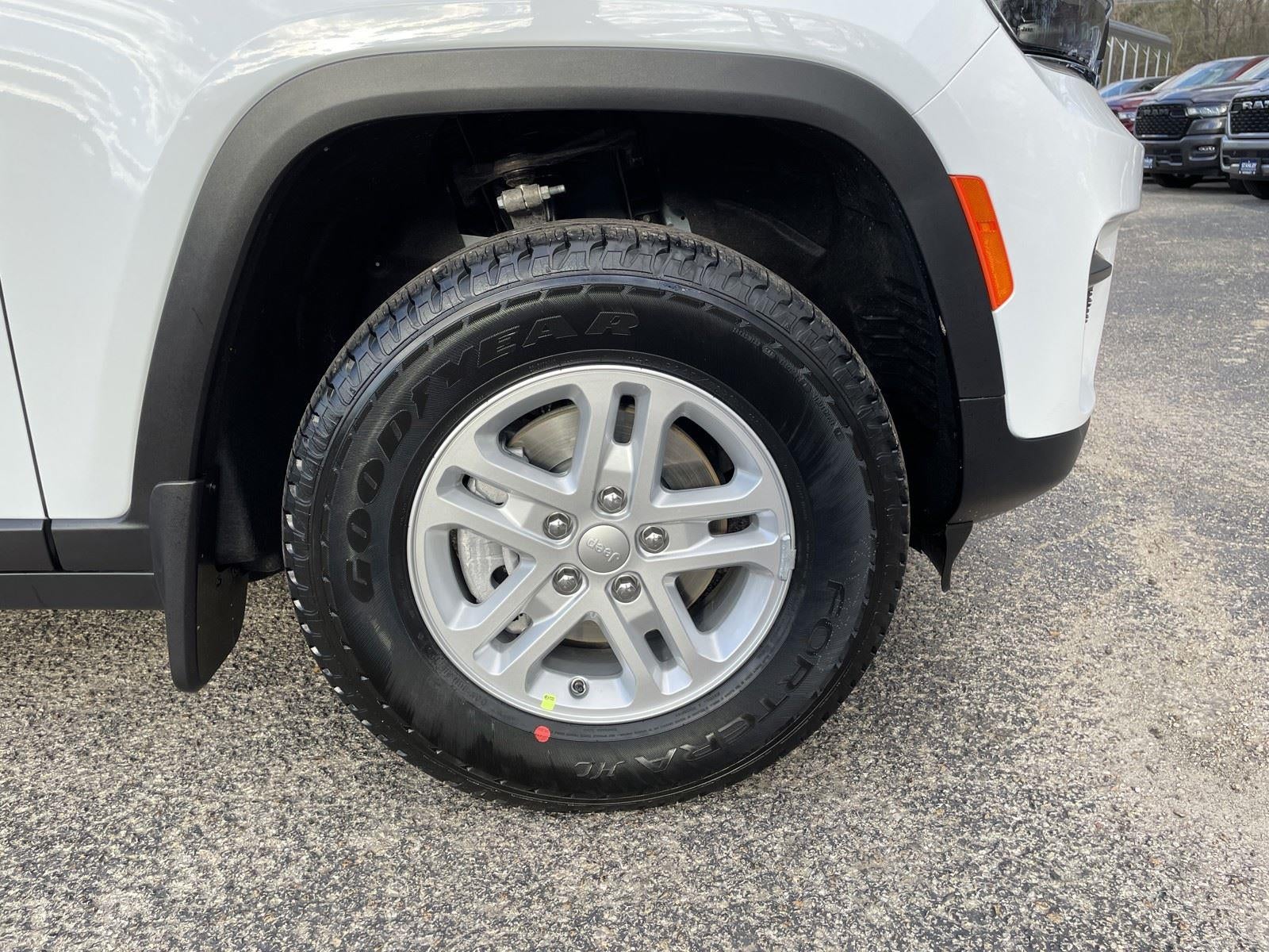 2025 Jeep Grand Cherokee GRAND CHEROKEE LAREDO 4X2