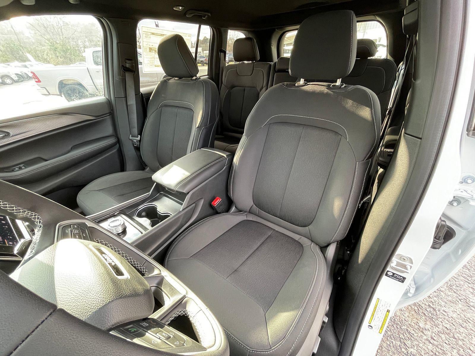 2025 Jeep Grand Cherokee GRAND CHEROKEE LAREDO 4X2