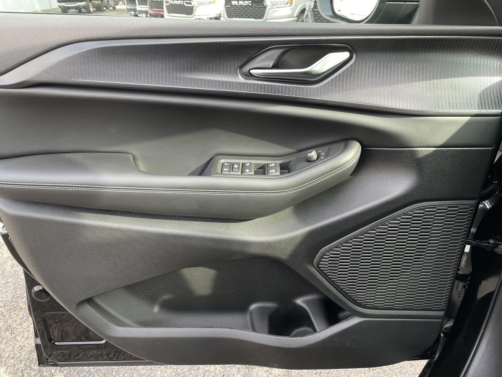 2025 Jeep Grand Cherokee GRAND CHEROKEE L LAREDO X 4X2