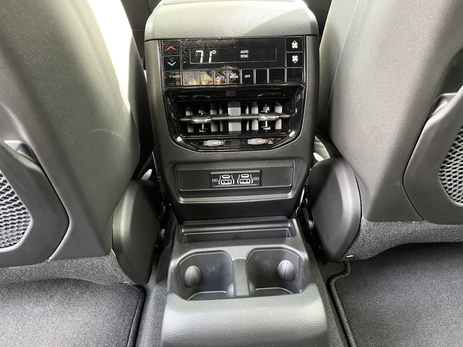 2025 Jeep Grand Cherokee GRAND CHEROKEE L LAREDO X 4X2