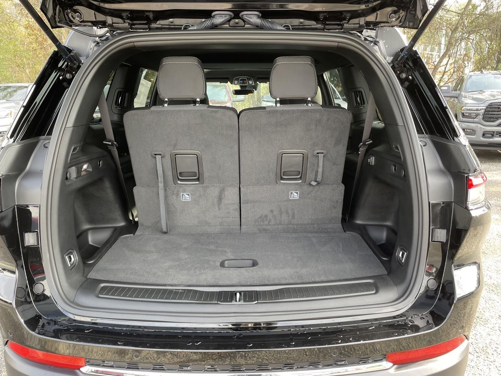 2025 Jeep Grand Cherokee GRAND CHEROKEE L LAREDO X 4X2