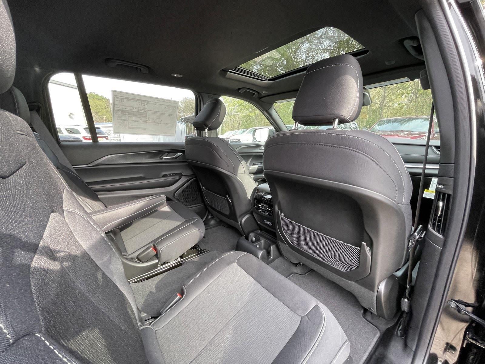 2025 Jeep Grand Cherokee GRAND CHEROKEE L LAREDO X 4X2