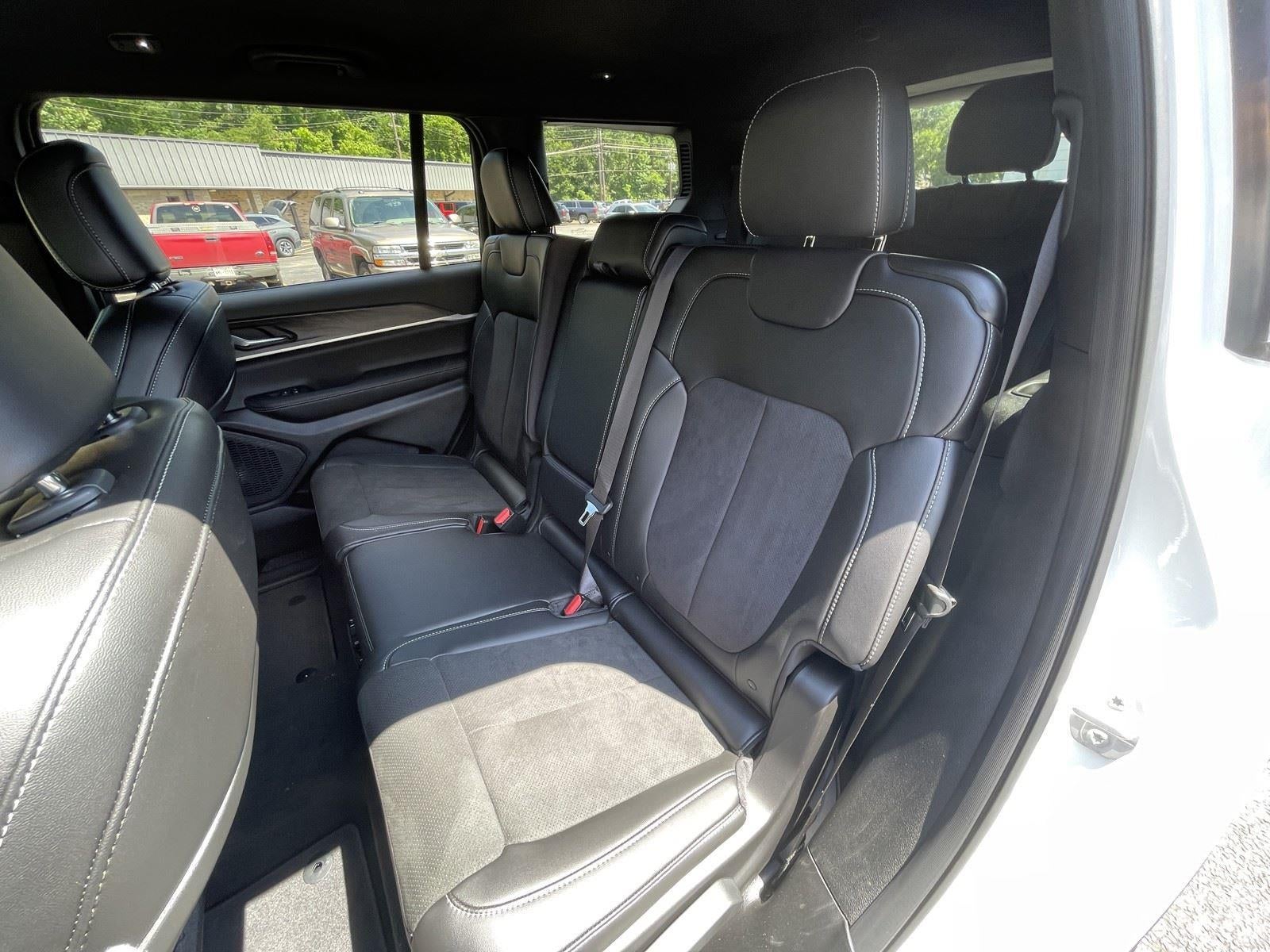 2026 Jeep Grand Cherokee GRAND CHEROKEE L LAREDO ALTITUDE 4X4