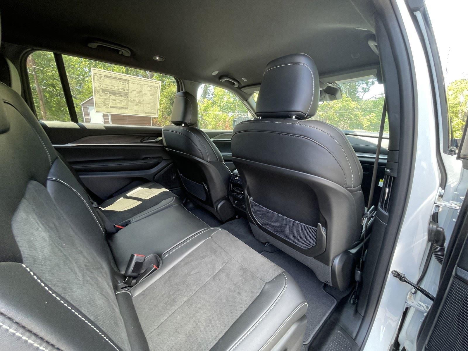 2026 Jeep Grand Cherokee GRAND CHEROKEE L LAREDO ALTITUDE 4X4