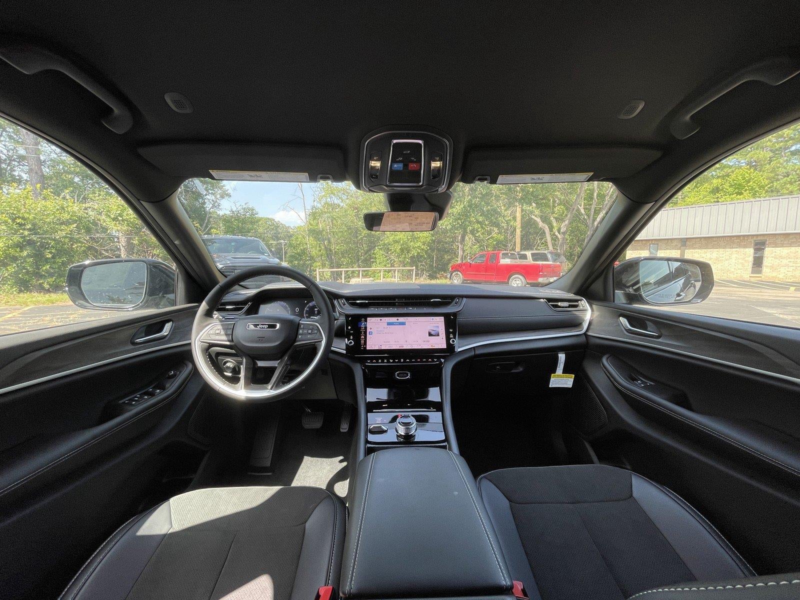 2026 Jeep Grand Cherokee GRAND CHEROKEE L LAREDO ALTITUDE 4X4