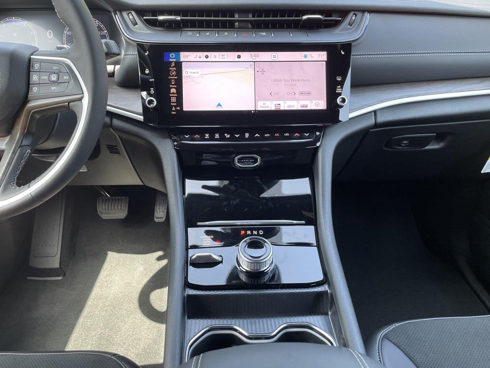 2026 Jeep Grand Cherokee GRAND CHEROKEE L LAREDO ALTITUDE 4X4