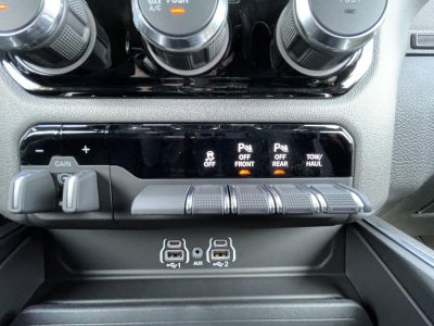 2025 RAM Ram 1500 RAM 1500 LONE STAR CREW CAB 4X4 5'7' BOX