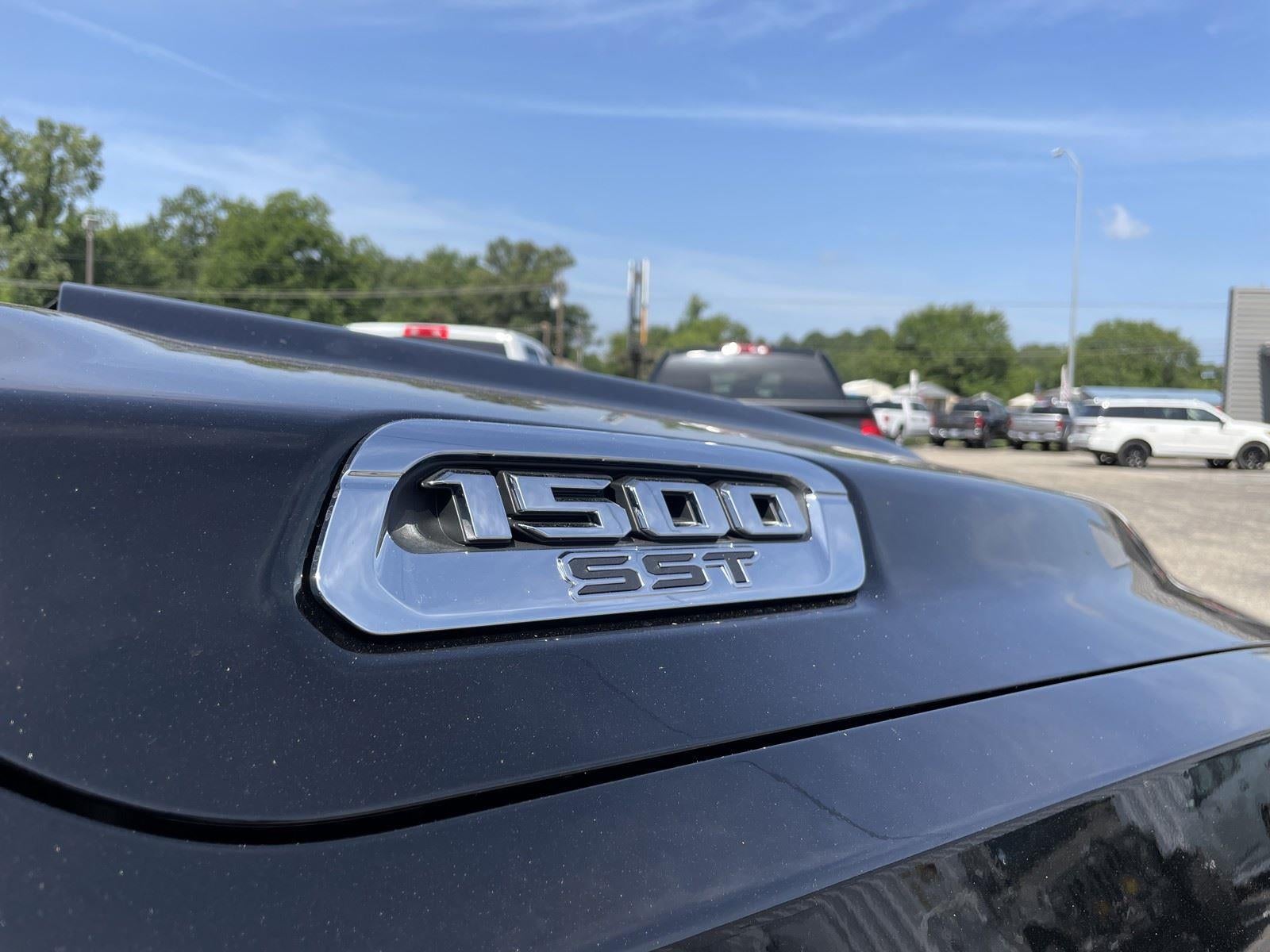 2025 RAM Ram 1500 RAM 1500 LONE STAR CREW CAB 4X4 5'7' BOX