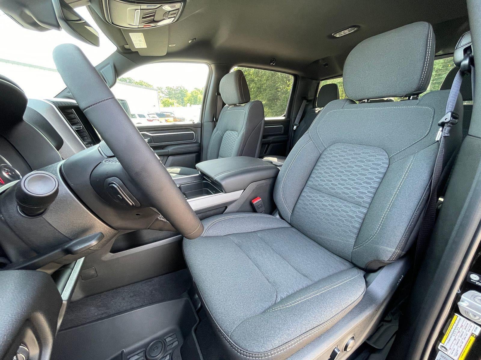 2025 RAM Ram 1500 RAM 1500 LONE STAR CREW CAB 4X4 5'7' BOX