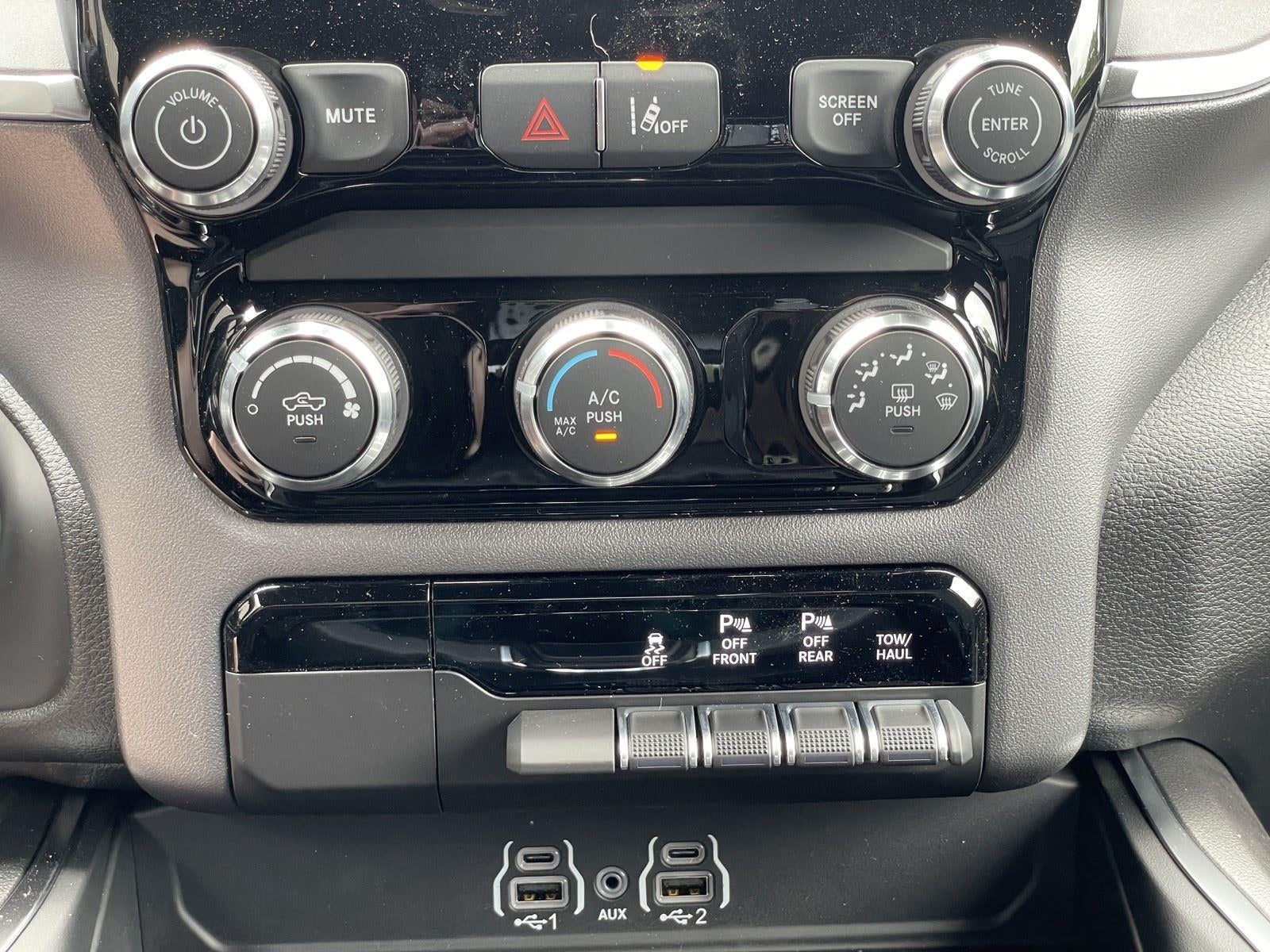 2026 RAM Ram 1500 RAM 1500 EXPRESS CREW CAB 4X4 5'7' BOX