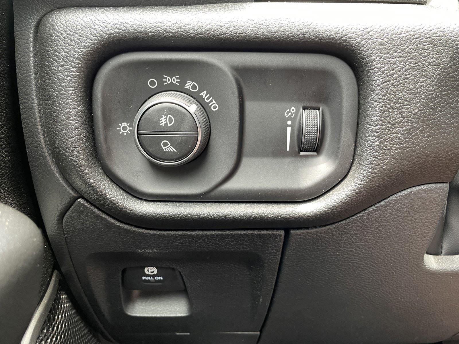 2026 RAM Ram 1500 RAM 1500 EXPRESS CREW CAB 4X4 5'7' BOX