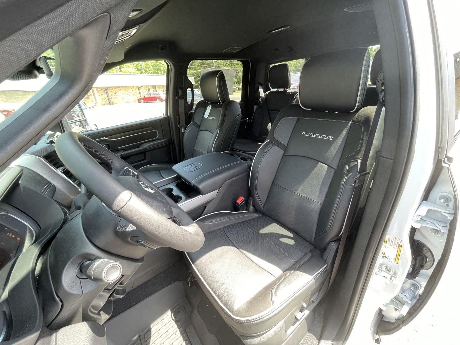 2026 RAM Ram 3500 RAM 3500 LARAMIE CREW CAB 4X4 8' BOX