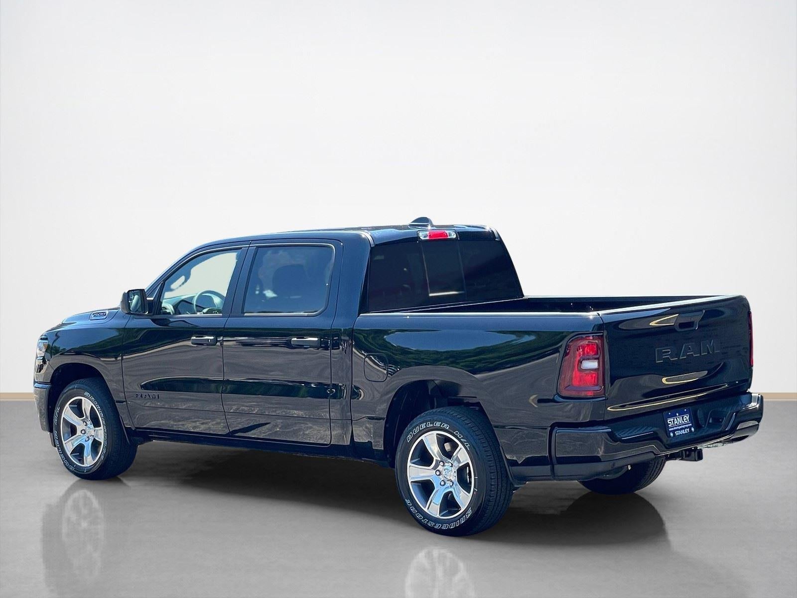 2026 RAM Ram 1500 RAM 1500 EXPRESS CREW CAB 4X2 5'7' BOX