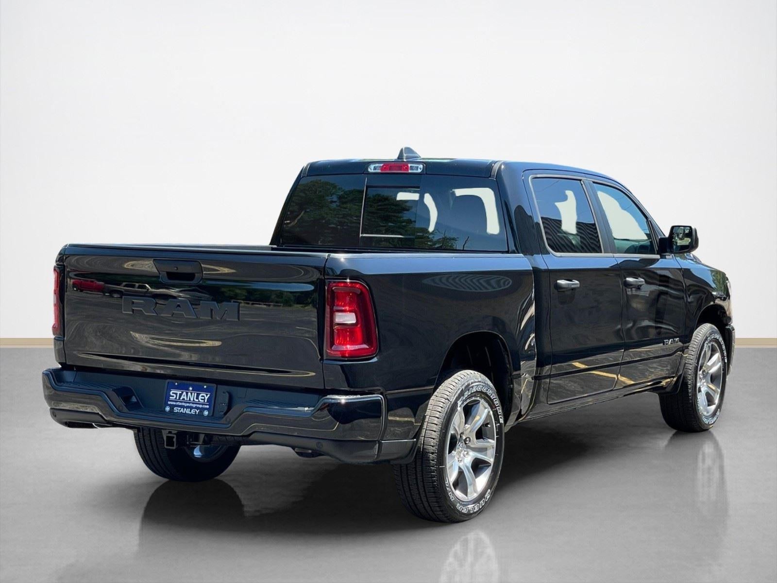 2026 RAM Ram 1500 RAM 1500 EXPRESS CREW CAB 4X2 5'7' BOX