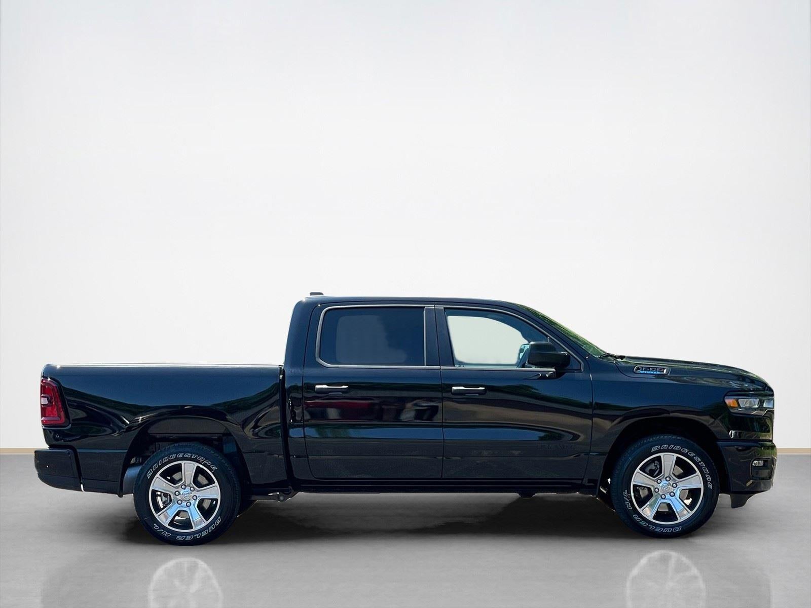 2026 RAM Ram 1500 RAM 1500 EXPRESS CREW CAB 4X2 5'7' BOX