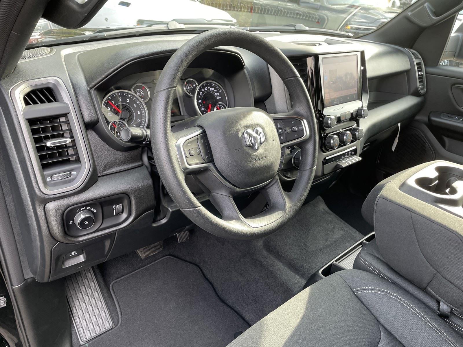 2025 RAM Ram 1500 RAM 1500 TRADESMAN CREW CAB 4X2 5'7' BOX