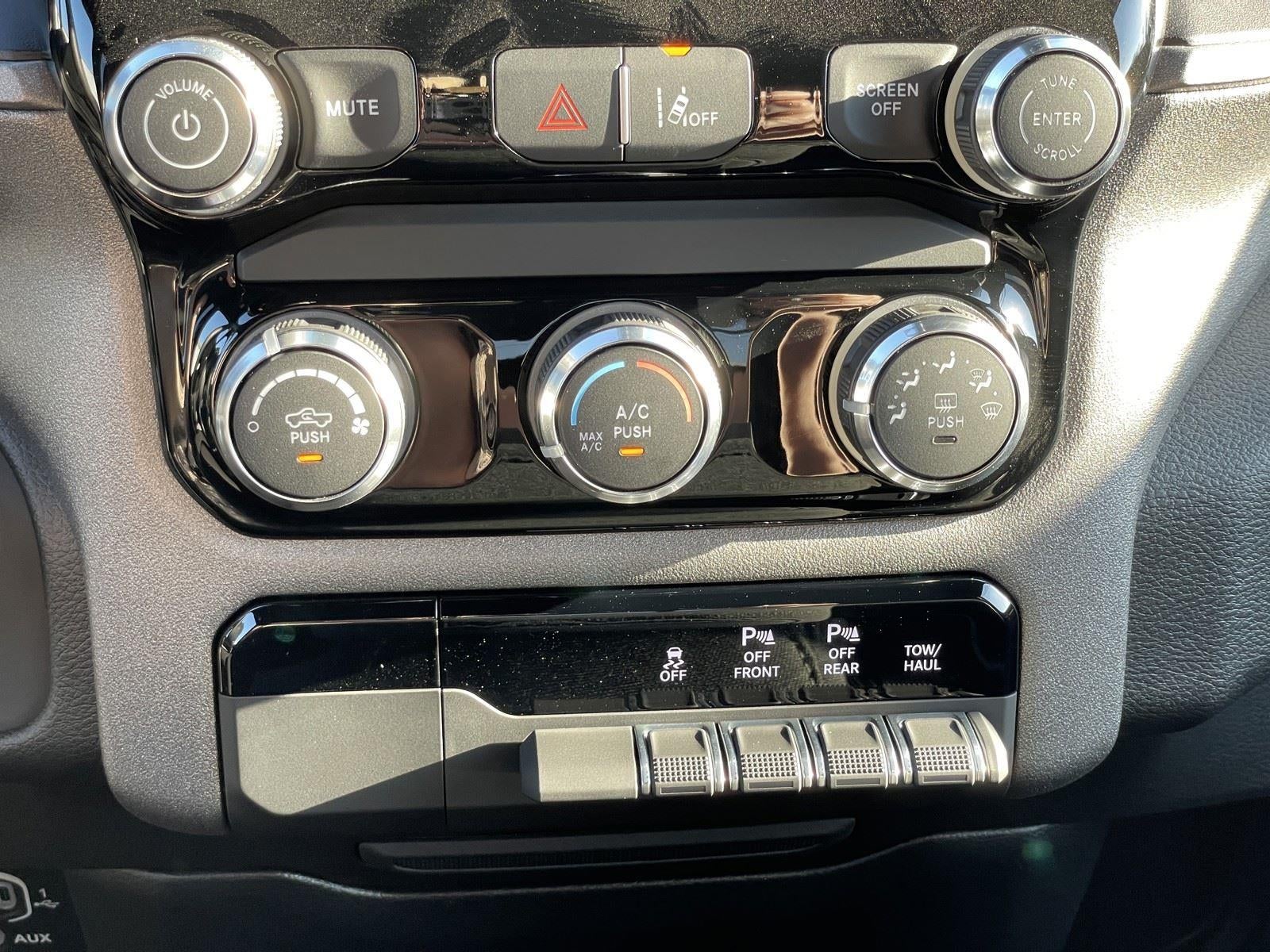 2025 RAM Ram 1500 RAM 1500 TRADESMAN CREW CAB 4X2 5'7' BOX