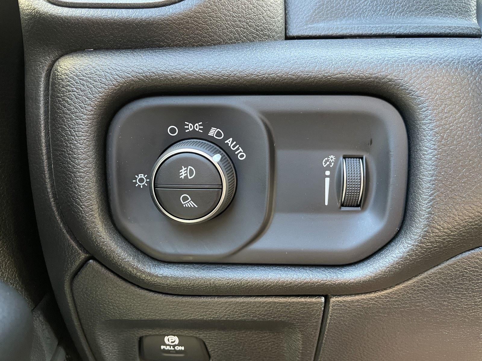 2025 RAM Ram 1500 RAM 1500 TRADESMAN CREW CAB 4X2 5'7' BOX