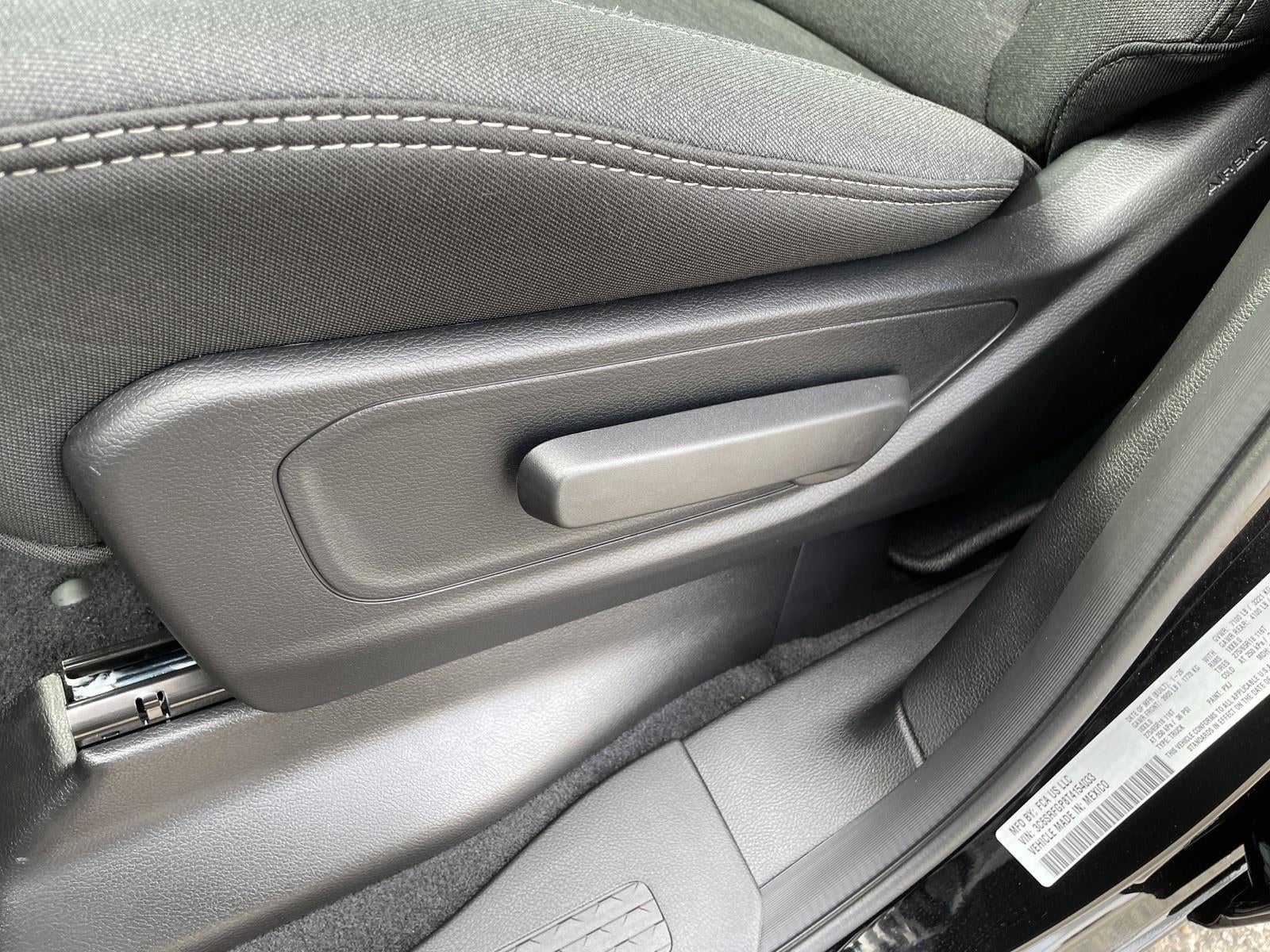 2026 RAM Ram 1500 RAM 1500 TRADESMAN CREW CAB 4X4 5'7' BOX