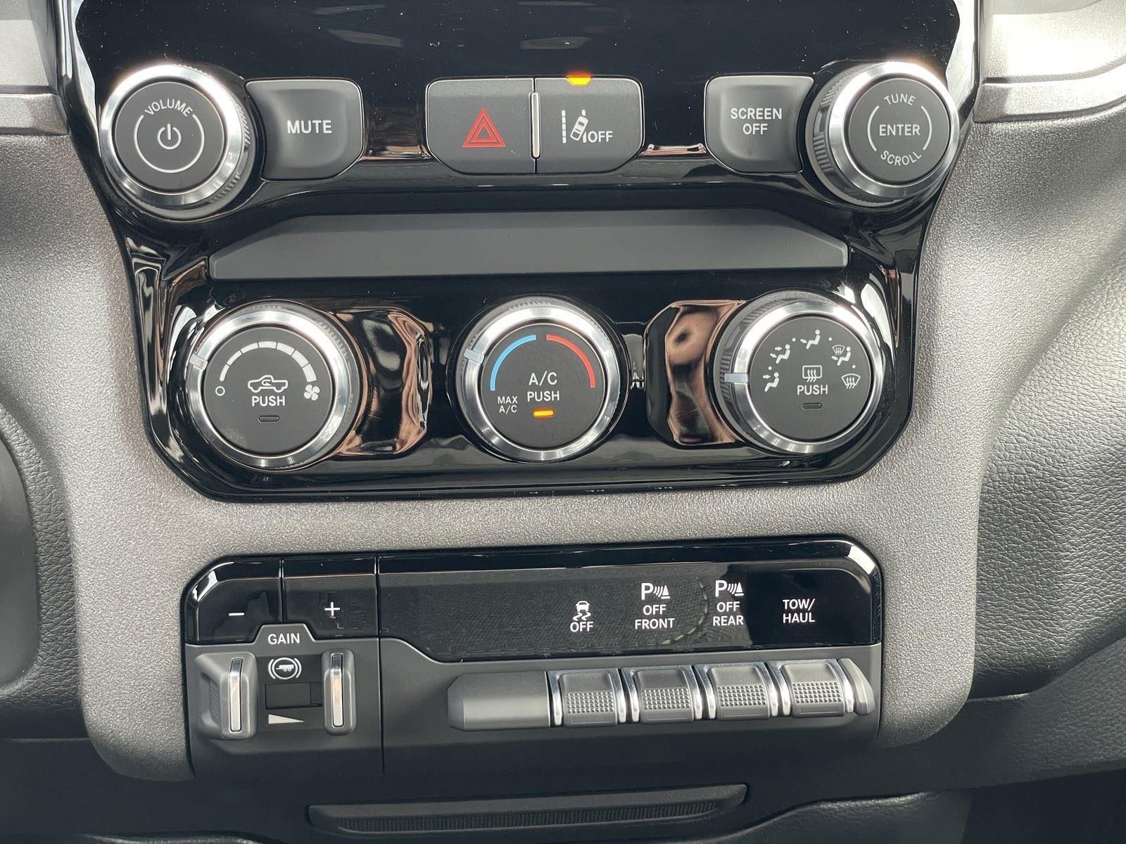 2026 RAM Ram 1500 RAM 1500 TRADESMAN CREW CAB 4X4 5'7' BOX