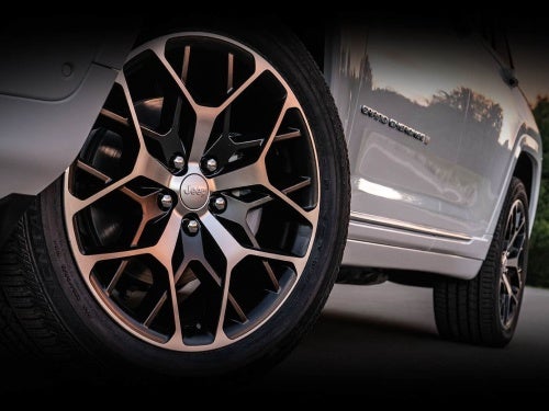 2024 Jeep Grand Cherokee close up view of wheels