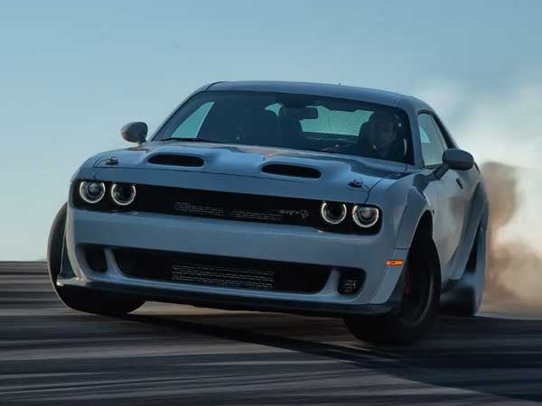 Dodge Challenger Drifting