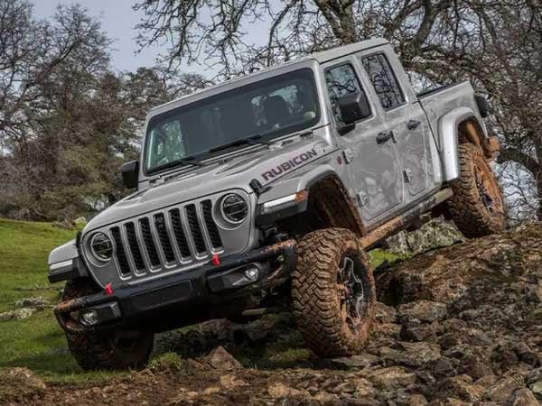 Jeep Gladiator Offroading on a hill